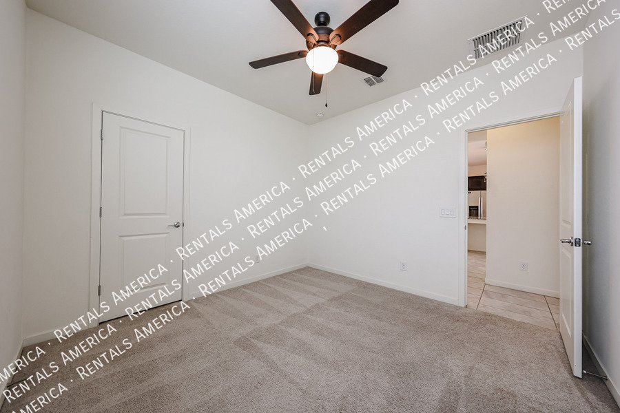 Available! 4 bed 2 bath Single Story in Buckeye property image