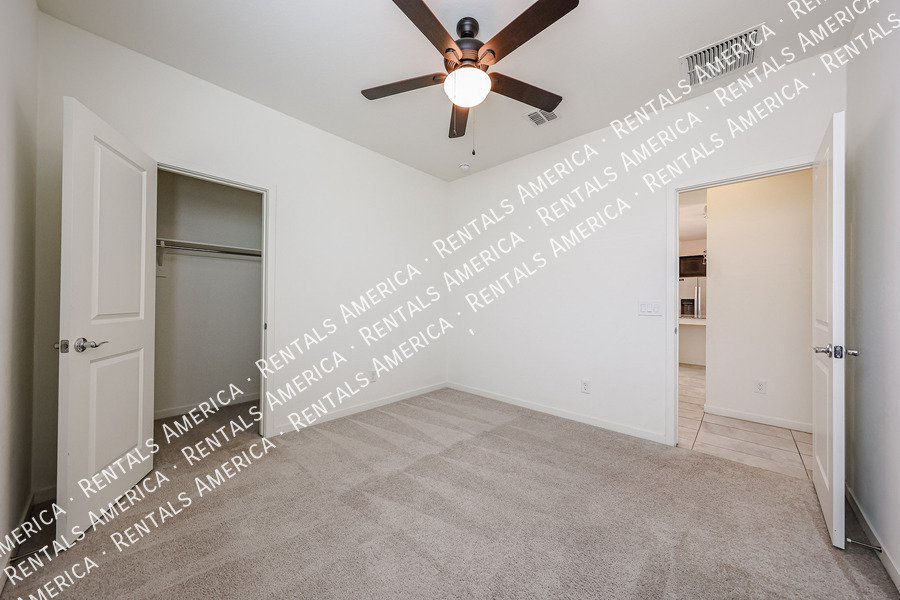 Available! 4 bed 2 bath Single Story in Buckeye property image