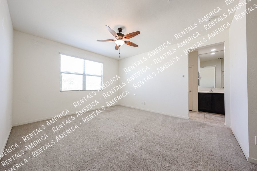 Available! 4 bed 2 bath Single Story in Buckeye property image