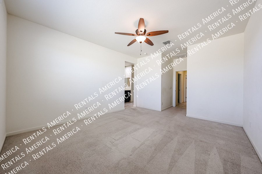 Available! 4 bed 2 bath Single Story in Buckeye property image