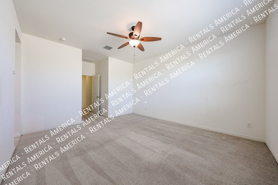 Available! 4 bed 2 bath Single Story in Buckeye property image