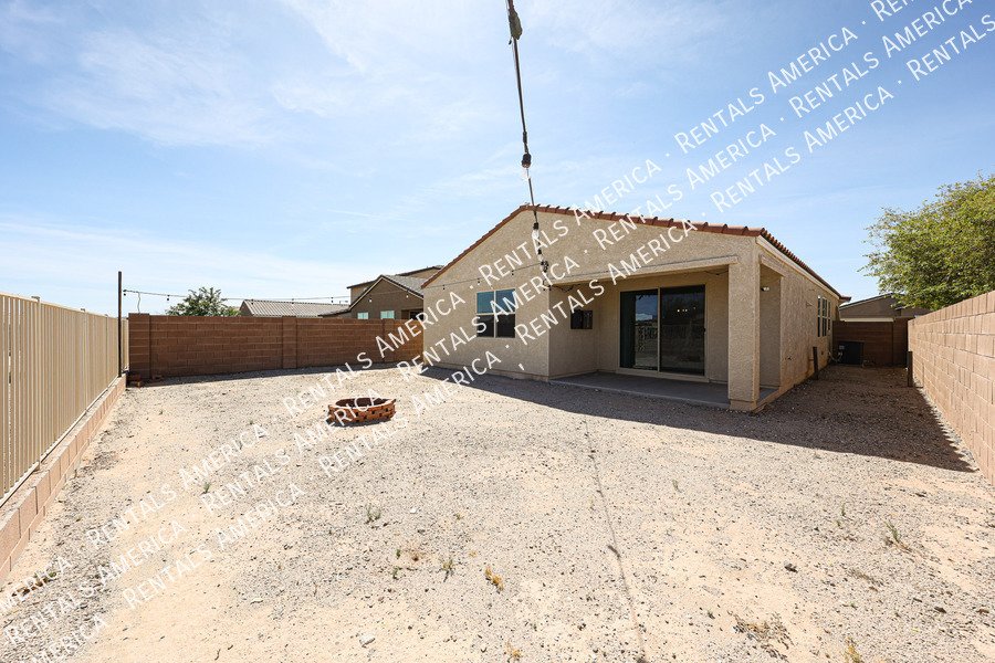 Available! 4 bed 2 bath Single Story in Buckeye property image