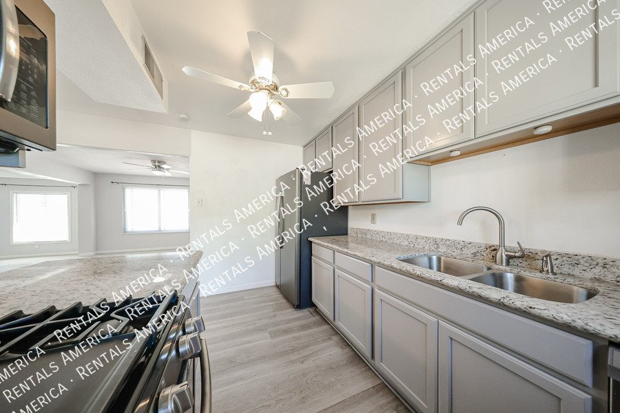 1246 E Marny Rd property image