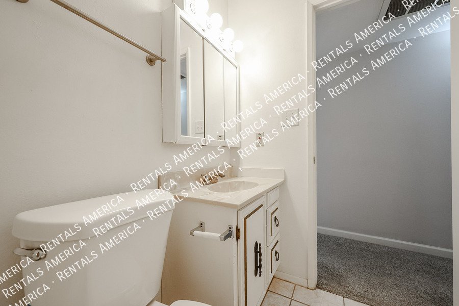 1246 E Marny Rd property image