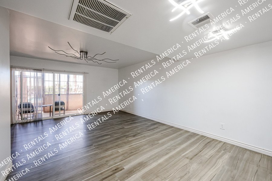 Must See! 2 bedroom 1.5 bath condo Availalbe! property image