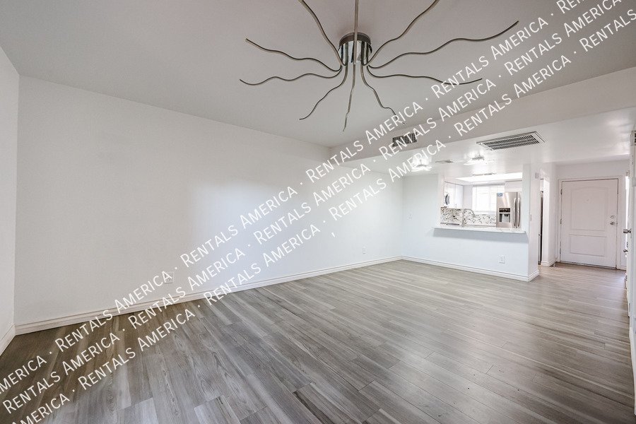 Must See! 2 bedroom 1.5 bath condo Availalbe! property image