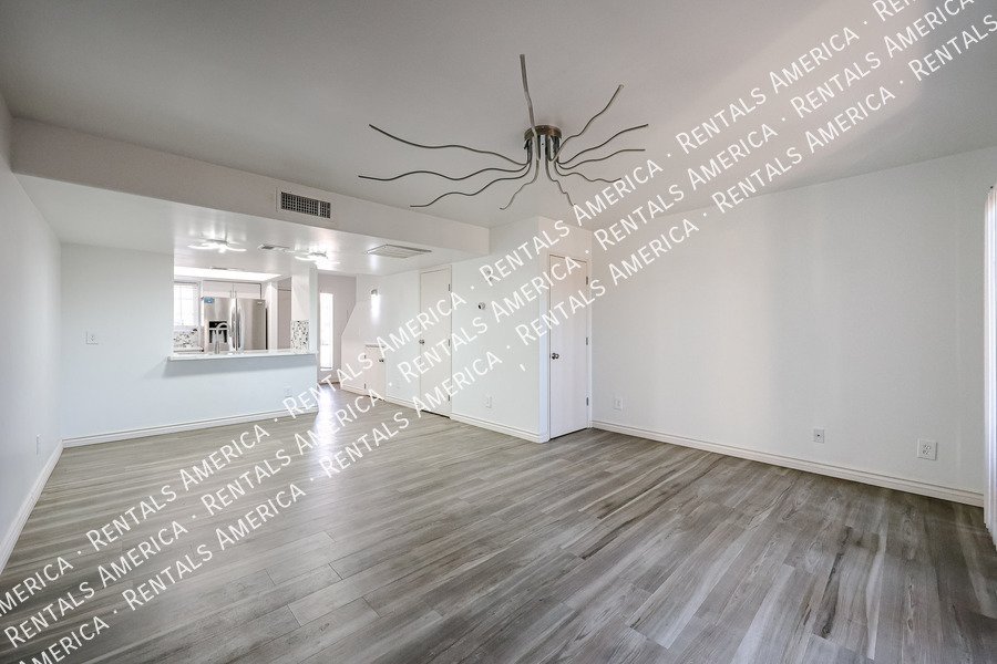 Must See! 2 bedroom 1.5 bath condo Availalbe! property image