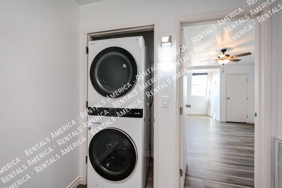 Must See! 2 bedroom 1.5 bath condo Availalbe! property image