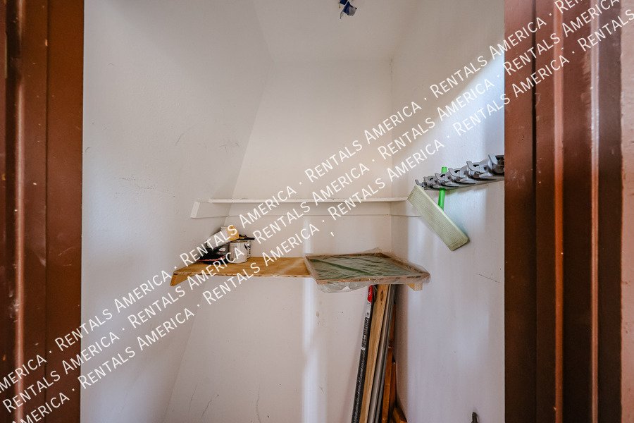 Must See! 2 bedroom 1.5 bath condo Availalbe! property image