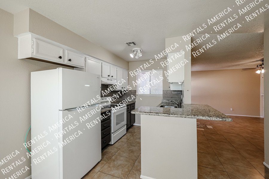 10815 W Northern Ave property image