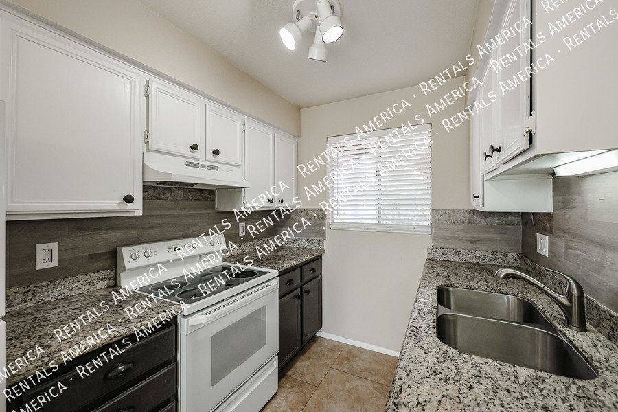 10815 W Northern Ave property image