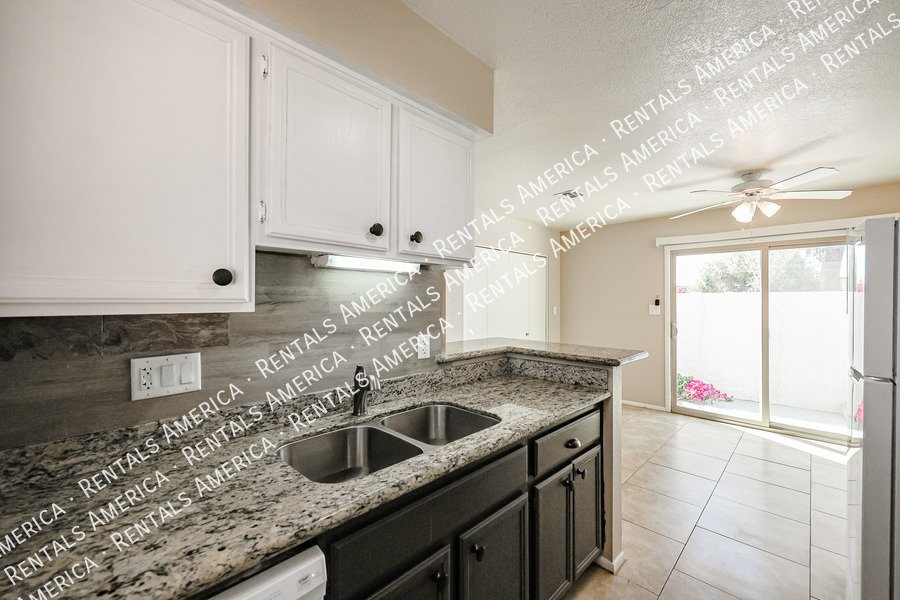 10815 W Northern Ave property image