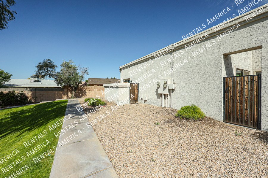 10815 W Northern Ave property image