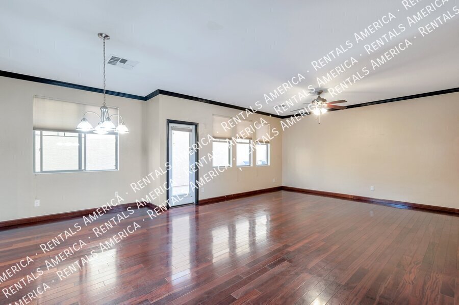 3745 E Kerry Ln property image