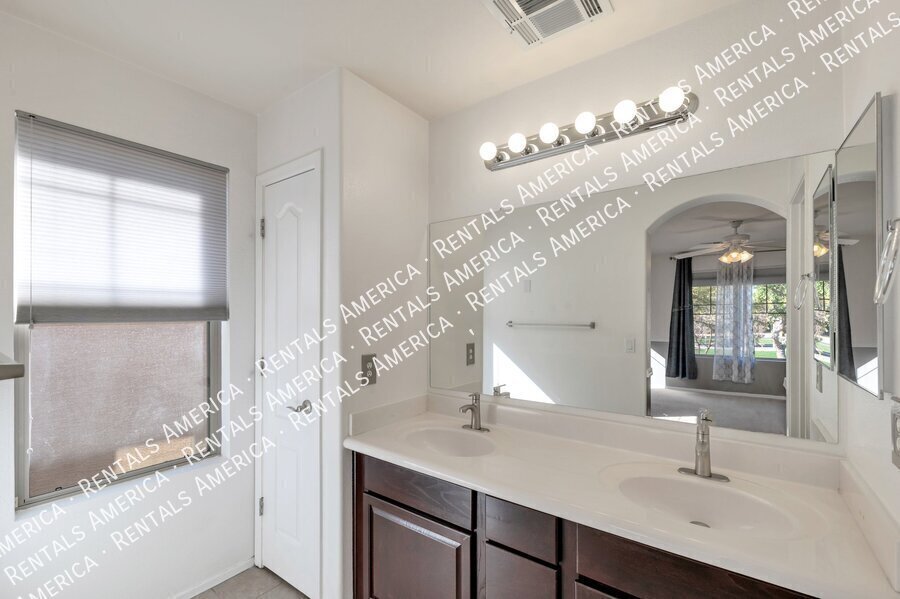 3745 E Kerry Ln property image