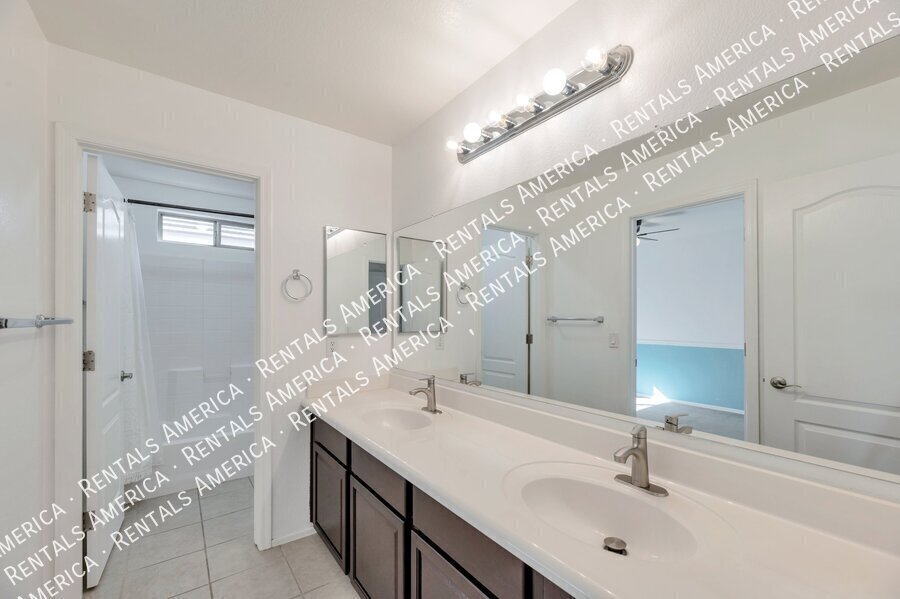 3745 E Kerry Ln property image