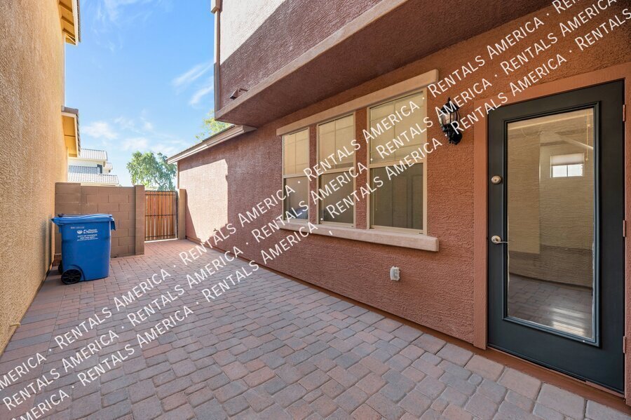 3745 E Kerry Ln property image