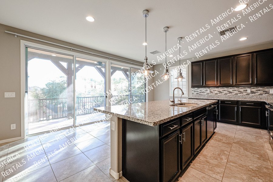 Gorgeous 3 bedroom/3 bath in Fincher Creek @Cooley Station property image