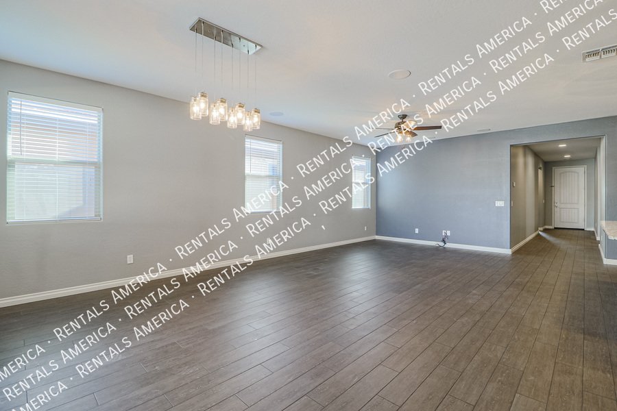 Gorgeous 3 bedroom + Den home in Mesa property image