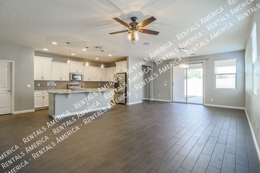 Gorgeous 3 bedroom + Den home in Mesa property image