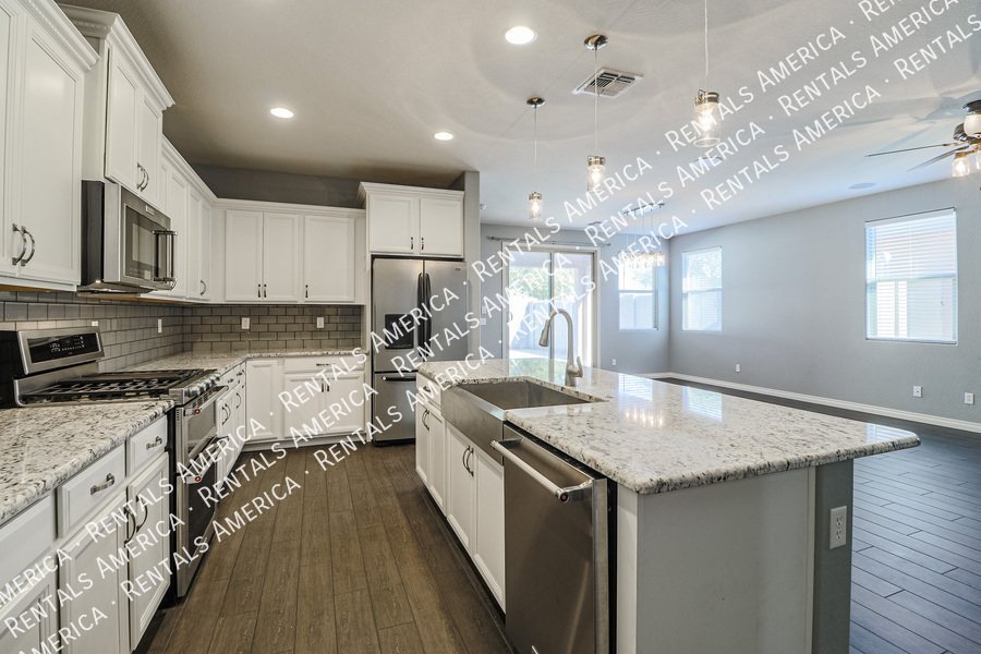 Gorgeous 3 bedroom + Den home in Mesa property image