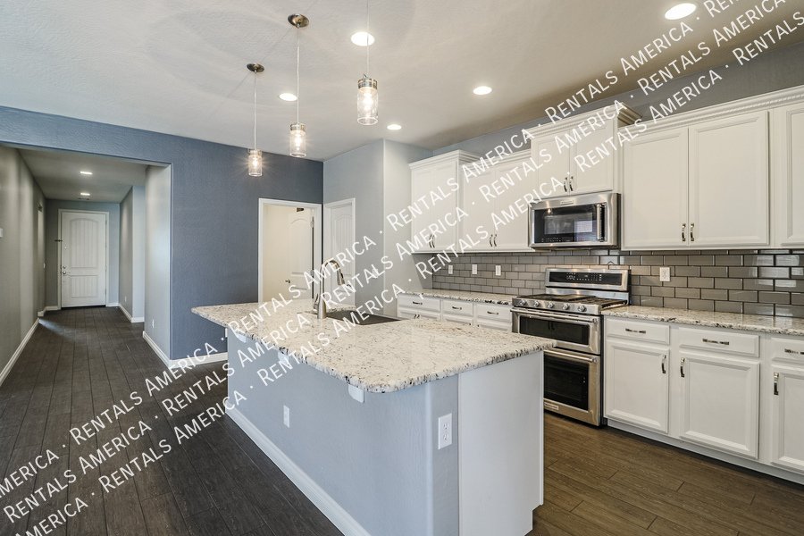 Gorgeous 3 bedroom + Den home in Mesa property image