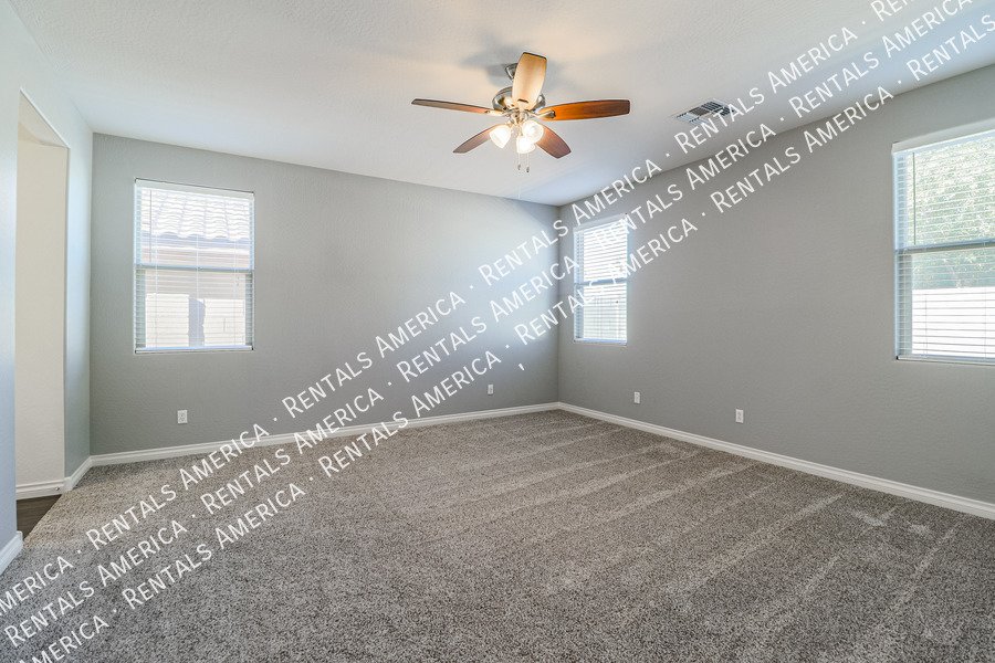 Gorgeous 3 bedroom + Den home in Mesa property image