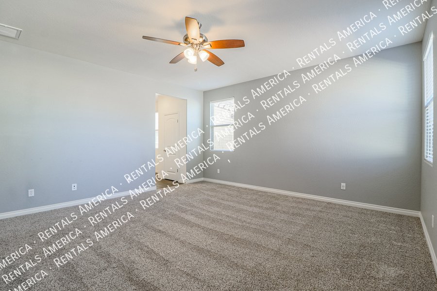 Gorgeous 3 bedroom + Den home in Mesa property image