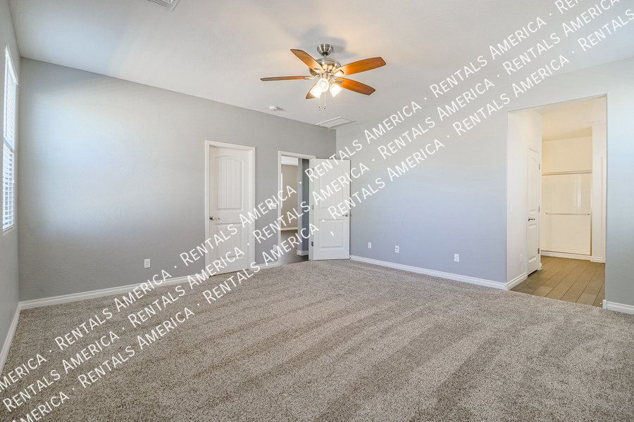 Gorgeous 3 bedroom + Den home in Mesa property image