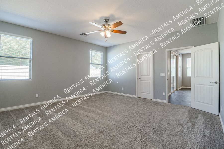 Gorgeous 3 bedroom + Den home in Mesa property image