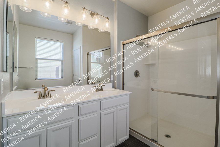 Gorgeous 3 bedroom + Den home in Mesa property image