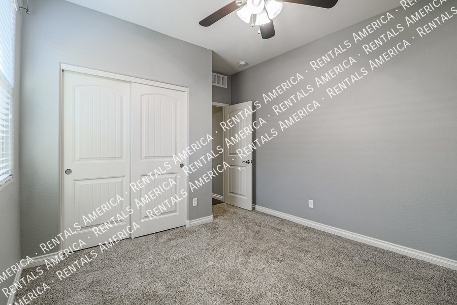 Gorgeous 3 bedroom + Den home in Mesa property image