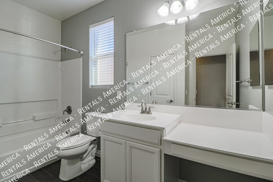 Gorgeous 3 bedroom + Den home in Mesa property image