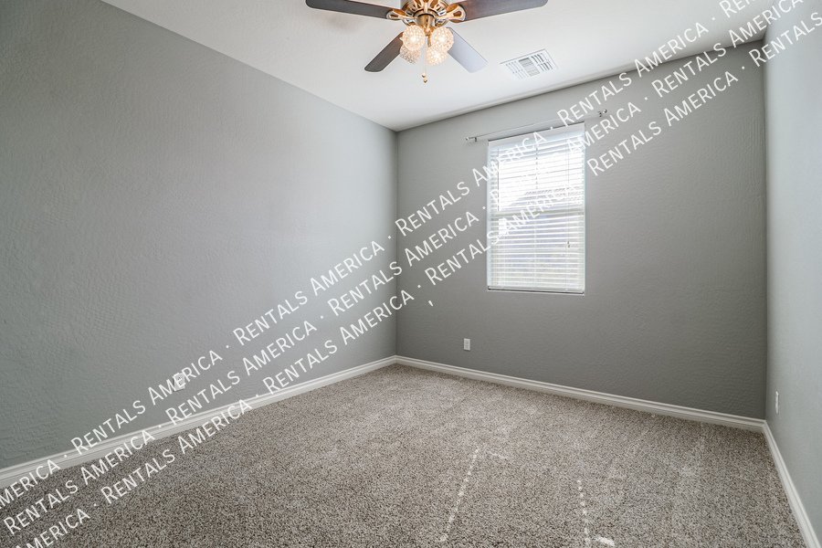 Gorgeous 3 bedroom + Den home in Mesa property image