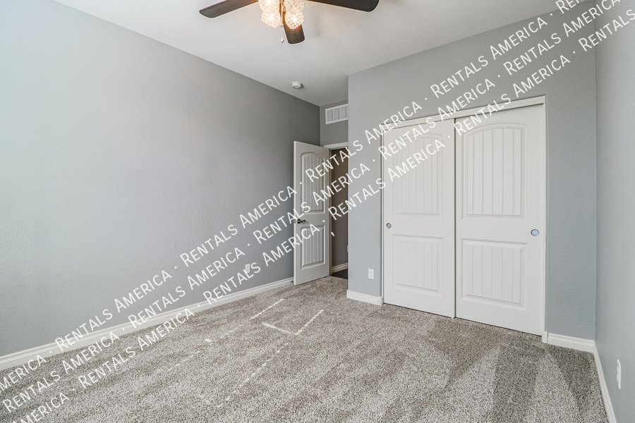 Gorgeous 3 bedroom + Den home in Mesa property image