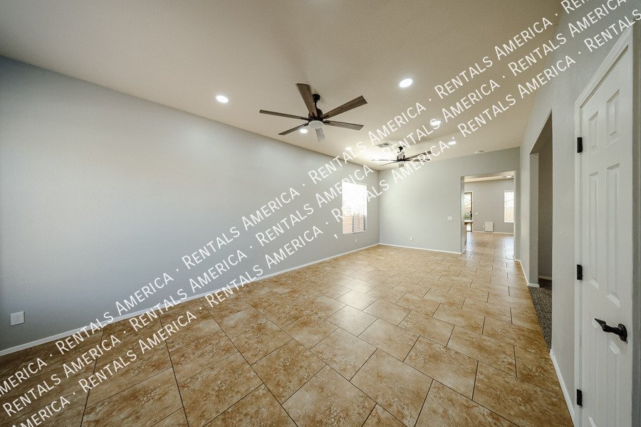 Beautiful 3 bdrm + Den home in Augusta Ranch property image