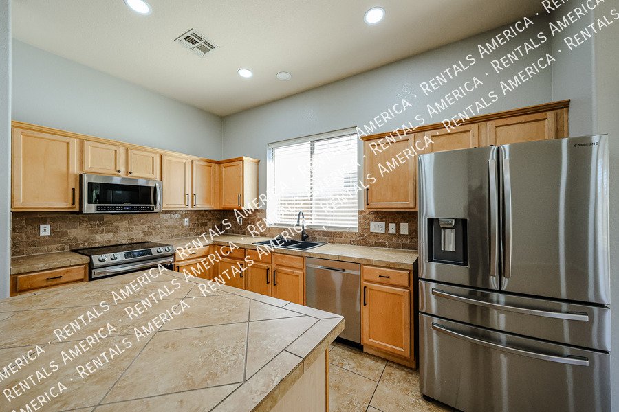 Beautiful 3 bdrm + Den home in Augusta Ranch property image