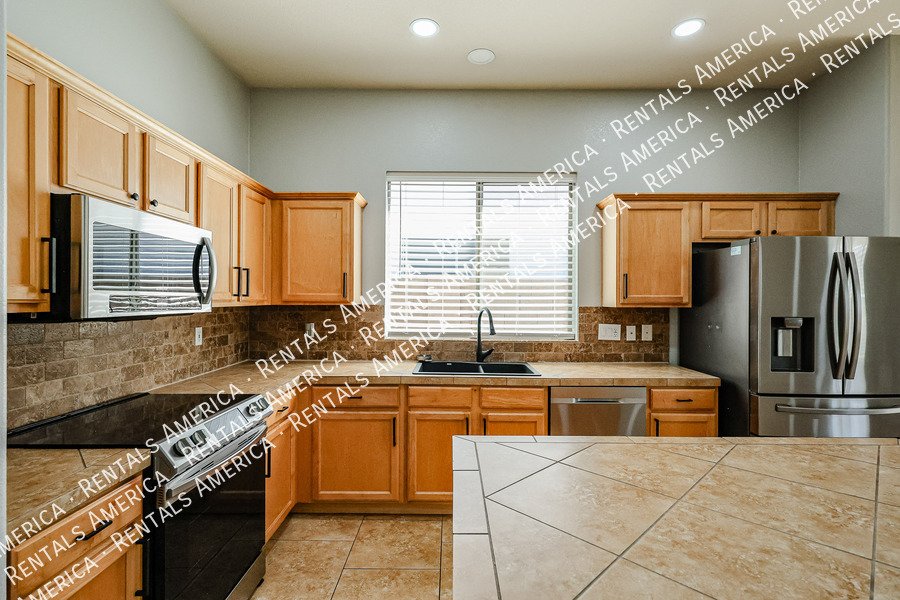 Beautiful 3 bdrm + Den home in Augusta Ranch property image