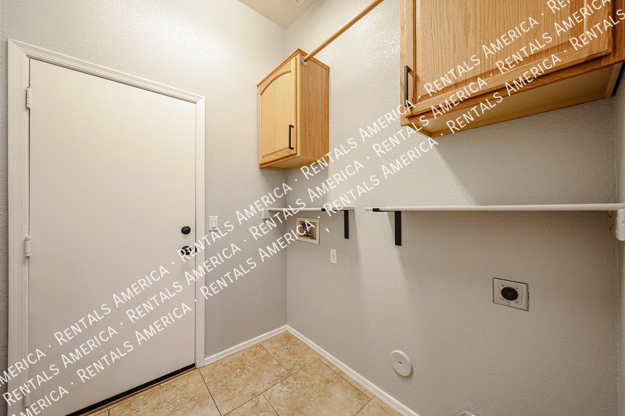 Beautiful 3 bdrm + Den home in Augusta Ranch property image