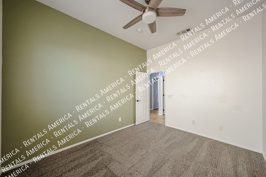 Beautiful 3 bdrm + Den home in Augusta Ranch property image