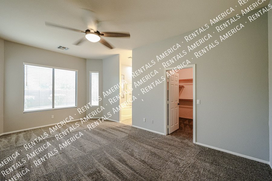 Beautiful 3 bdrm + Den home in Augusta Ranch property image