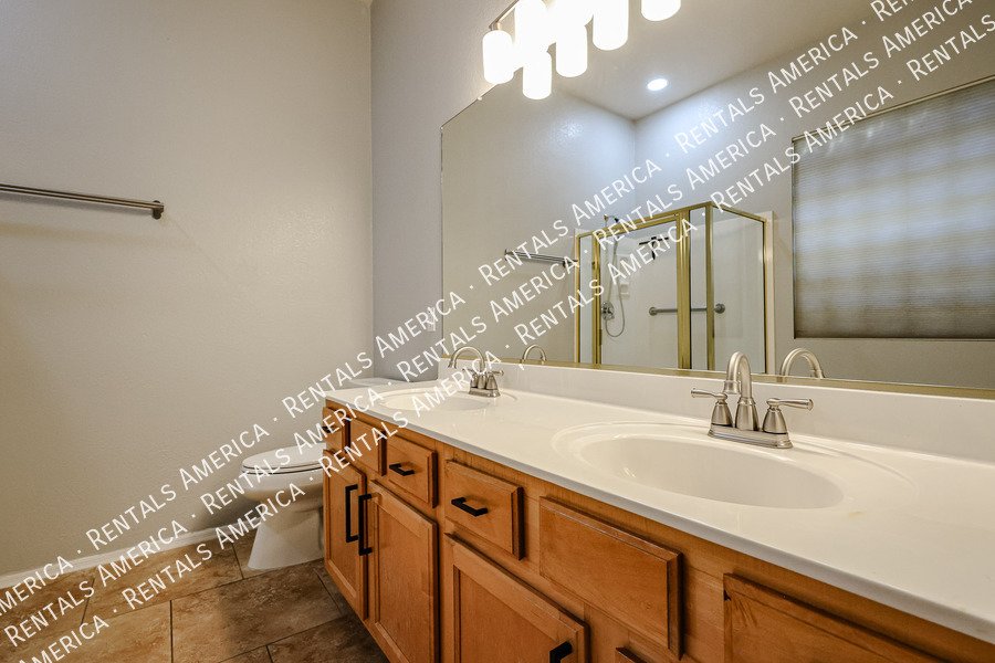 Beautiful 3 bdrm + Den home in Augusta Ranch property image