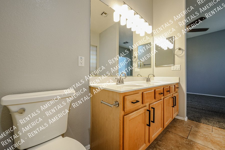 Beautiful 3 bdrm + Den home in Augusta Ranch property image