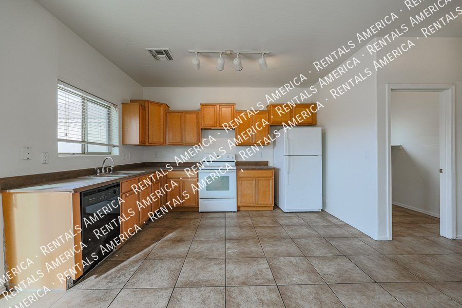 Great Location ~ Near New Shopping Plaza w/Restaurants & 202 FWY property image