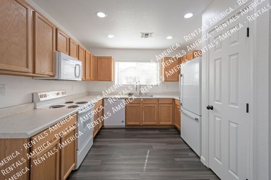 Beautiful Single-Level with Modern Upgrades -MI Special $300 OFF March property image