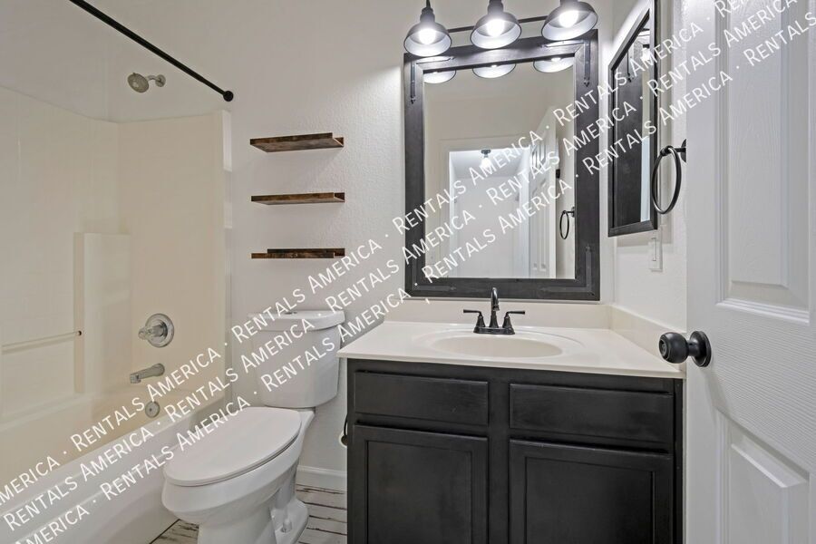 Beautiful Single-Level with Modern Upgrades -MI Special $300 OFF March property image