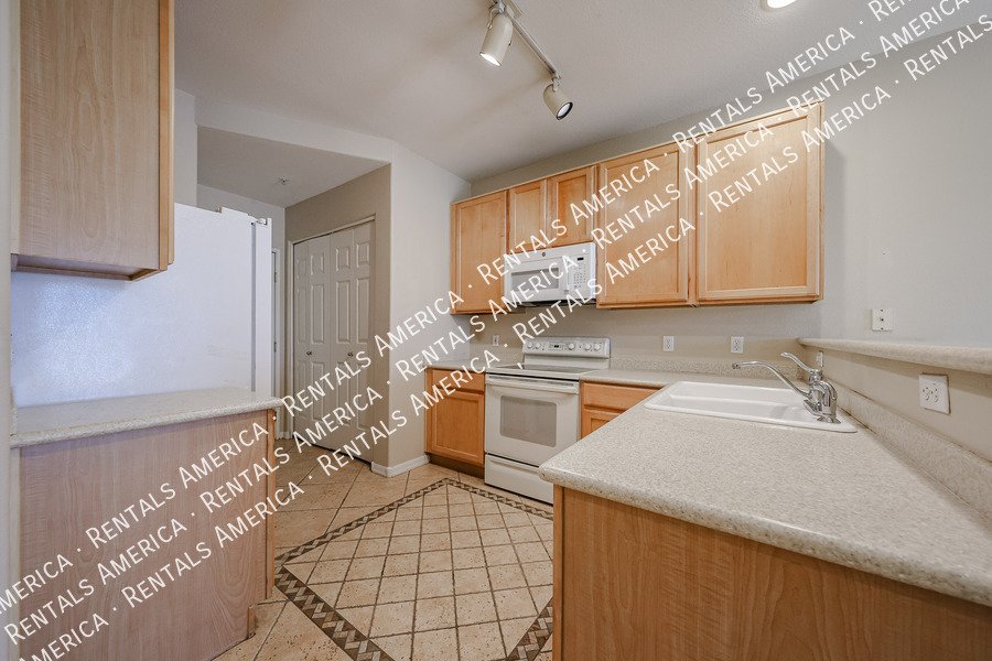 Beautiful 2 Bedroom & Bath Condo On The Waterfront! Must See! property image