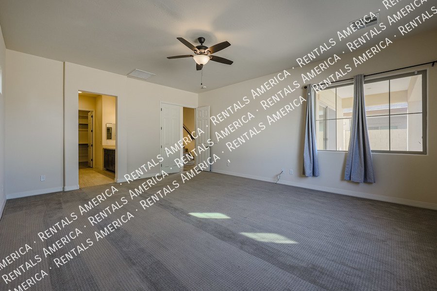MOVE IN SPECIAL!!!!! Spacious 6 bedroon 3.5 ba home in Phoenix property image