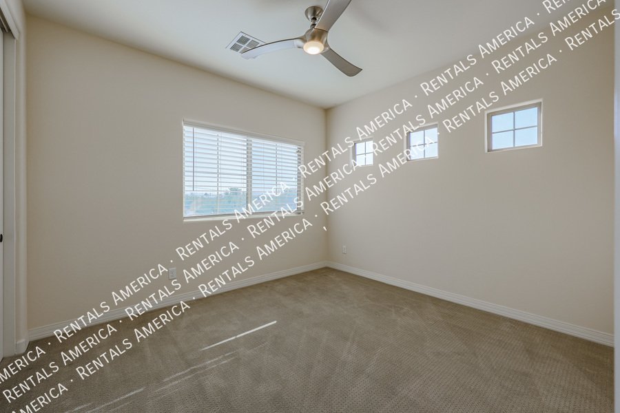 MOVE IN SPECIAL!!!!! Spacious 6 bedroon 3.5 ba home in Phoenix property image