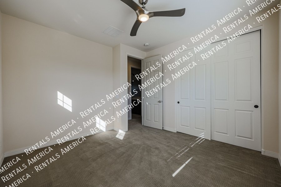 MOVE IN SPECIAL!!!!! Spacious 6 bedroon 3.5 ba home in Phoenix property image